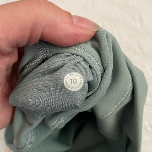 LULULEMON-Wunder Train High-Rise
Short 6" ,Misty Glade ,size 10 - Picture 5 of 8